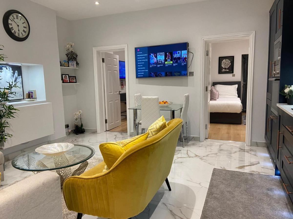Elegant 2 Bed Flat In Chiswick Apartment Londra Exterior foto