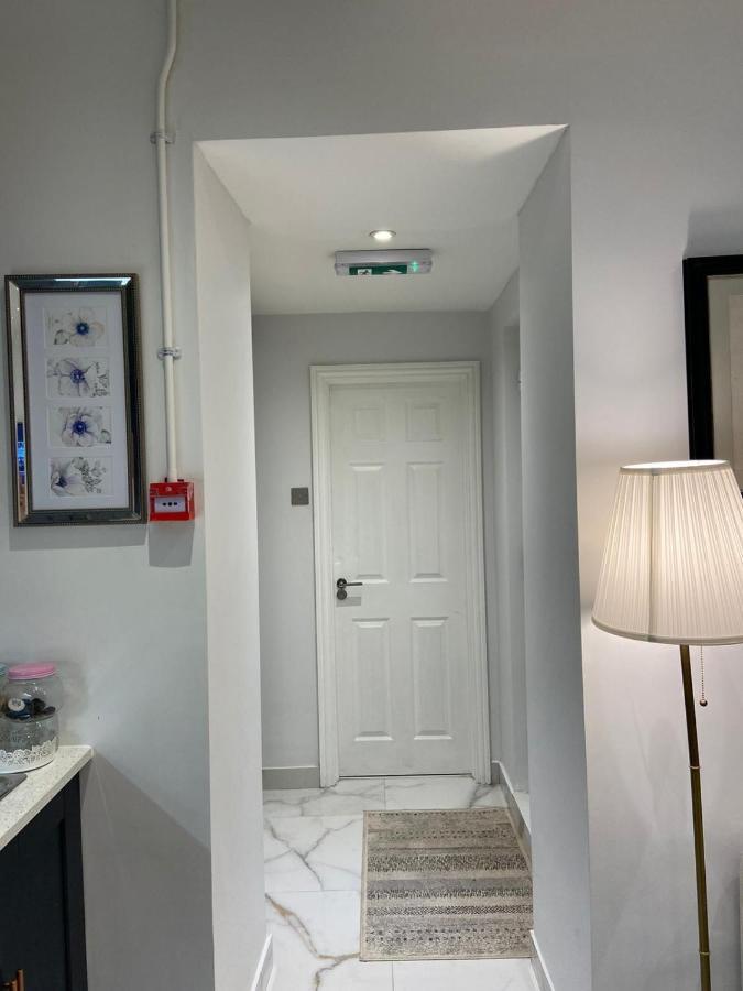 Elegant 2 Bed Flat In Chiswick Apartment Londra Exterior foto